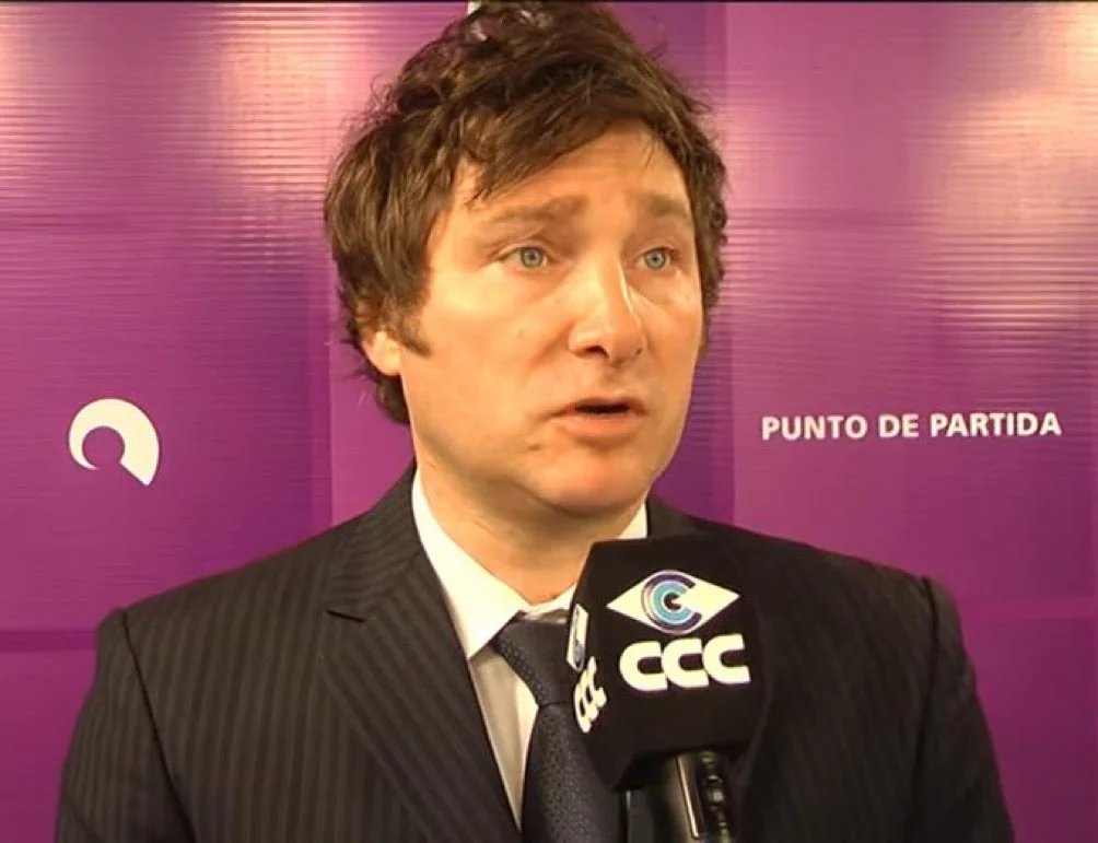 Javier Gerardo Milei, el hombre común, quien no ha venido a guiar corderos sino a despertar leones, quien supo bien encauzar el descontento, la desilusión y la desesperanza de millones de argentinos, canalizándolas en la Sagrada y Gloriosa Causa de la reconstrucción de esta