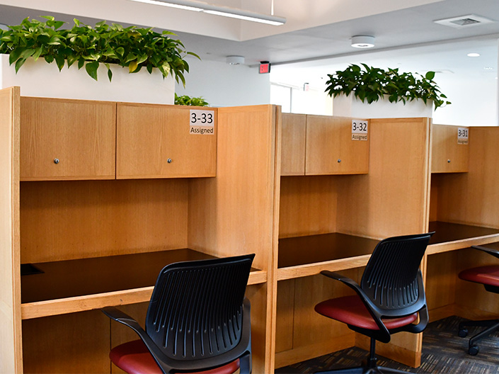 #cwru Grad Students: 
Need a dedicated spot to focus? Request an assigned study carrel in KSL for the academic year! 

🔗 Submit your request at bit.ly/ksl_studycarre…

Deadline: Sept 19, 2025
Notifications sent after the deadline.