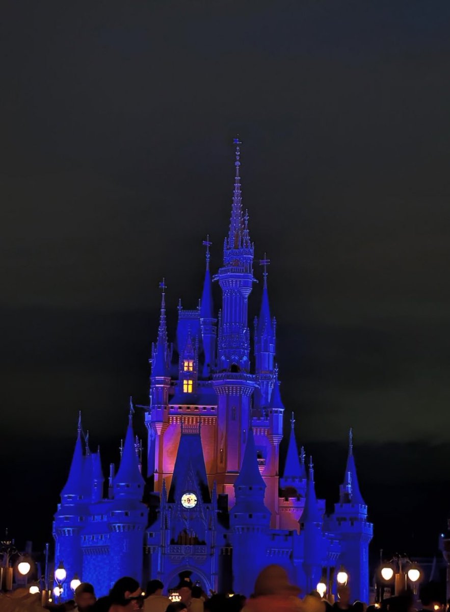 imfreyaskye's tweet photo. disneyWORLD 😛🐭 https://t.co/sLSiTUUlZR