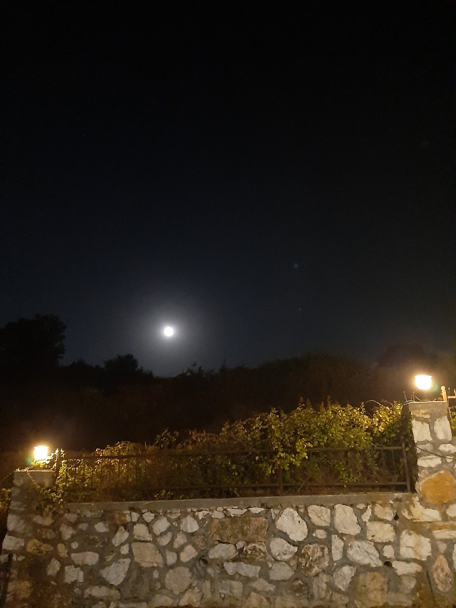 Sonbaharda köy havası.