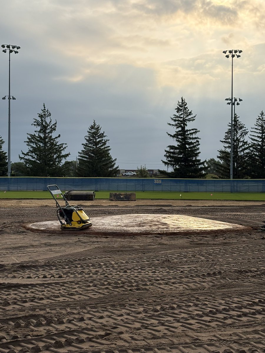 bryanrock_RBDA's tweet photo. Mound rebuild complete for @shakopeelegion ahead of their RBDA Pro install on Thursday. https://t.co/cdSvAtOPZa