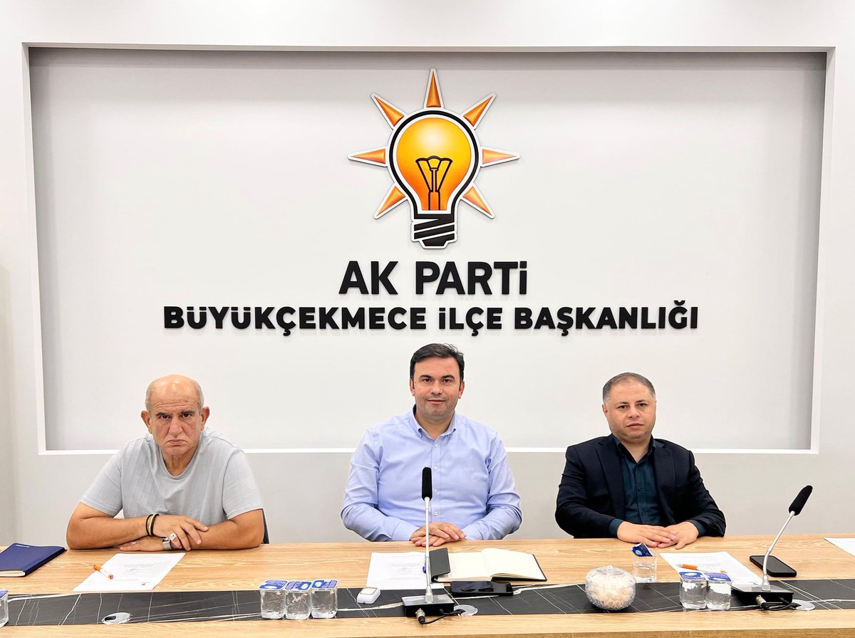 akbcekmece's tweet photo. İlçe Başkanımız Sn. Mahmut Yusuf’un başkanlığında Yürütme Kurulu toplantımızı gerçekleştirdik. Ardından, 
İl Yönetim Kurulu Üyemiz Sn. Mustafa Bayram’ın katılımıyla Yönetim Kurulu toplantımızı icra ederek gündemimizdeki konuları değerlendirdik.

Toplantımızın hayırlara vesile olmasını dileriz

#GüçlüBirBüyükçekmeceİçin

@abuyukgumus
@abdullahozdemir
@aslanyus
@rfatkutlu
@mstbayramm
@akpartiistanbul