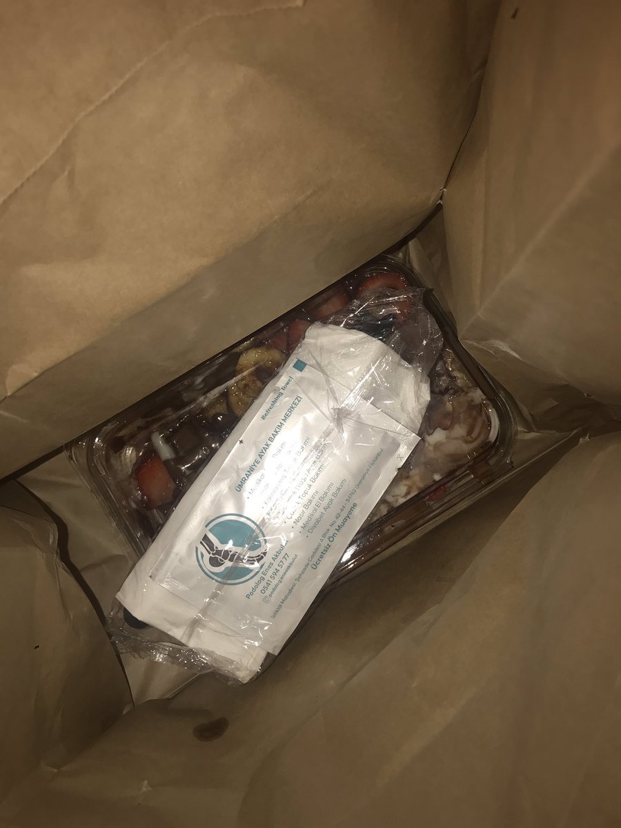 Kuryenin biri waffle ister misin diyip verdi gitti amk bu ne