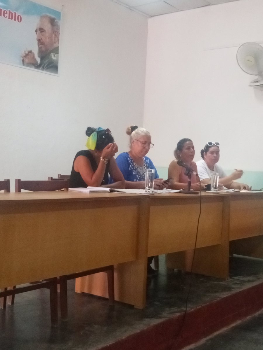 Hoy celebramos en la historia laboral de 🇨🇺 la consulta del nuevo anteproyecto de ley del Código del Trabajo, otro paso hacia la modernización y fortalecimiento de los derechos de los trabajadores reflejando nuestras aspiraciones de justicia social y dignidad.
#Cuba🇨🇺