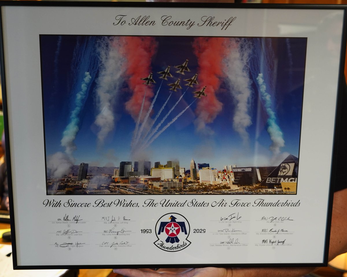 ✈️💙 A Special Delivery from the Skies 🖤✈️

Today, Lt Col Minx (Air Show Director) and MSgt Smith (Antiterrorism Program Manager) for the 122nd Fighter Wing stopped by the Sheriff's Office with a very special gift...an autographed photo from the U.S. Air Force Thunderbirds 🇺🇸