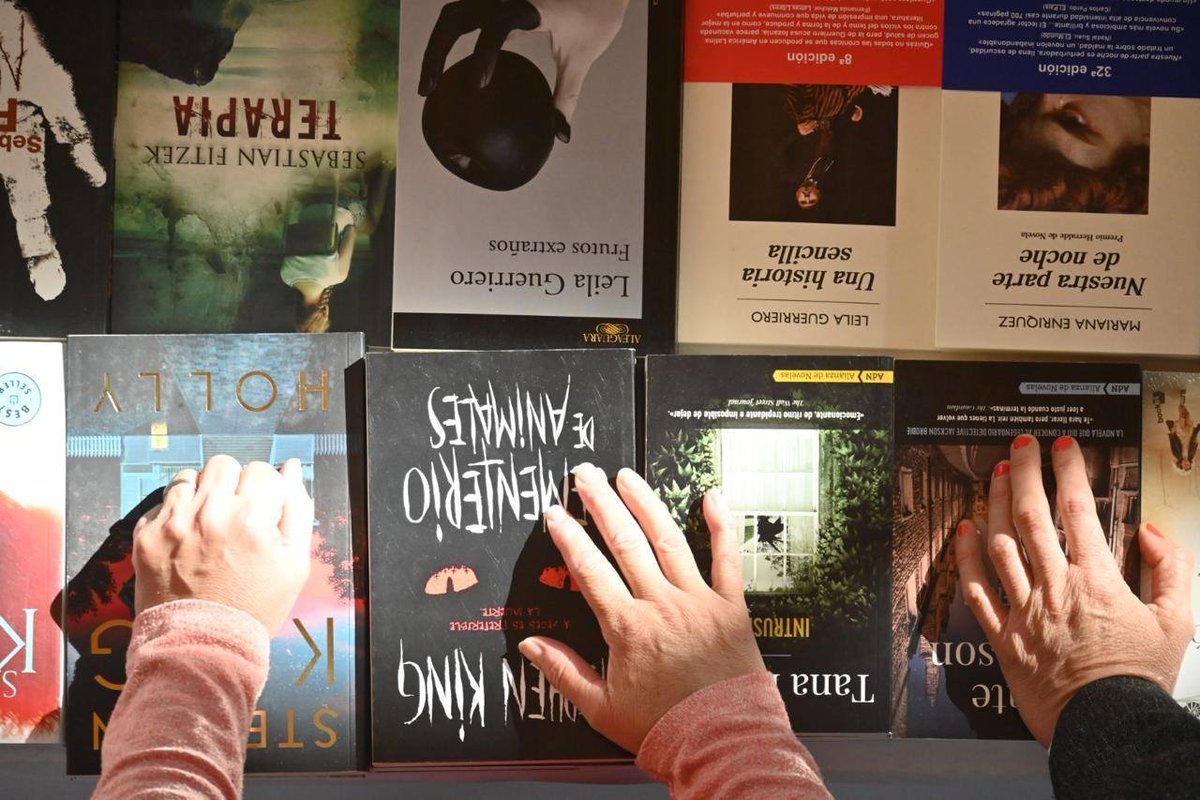 #PuertoMadryn #Sociedad #Literatura #Feria 

Puerto Madryn tiene todo listo para la Feria Municipal del Libro 2025 
Comienza el jueves 11 en la Escuela N° 84
<a href="/diegolpmy/">Diego Lacunza</a> 

noticiaspmy.com/todo-listo-par…