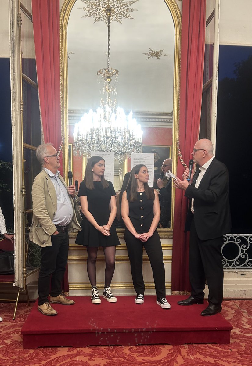 isabelle_blin's tweet image. Prix Étienne Marcel 2025 remet le prix Coup de Cœur à Clarnie : Clara et Marnie qui ont créé une plateforme entre les agriculteurs et les étudiants:65 offres avec 120 mises en relation.Elles ont été soutenues par la région occitanie. La plateforme est ouverte sur toute la France