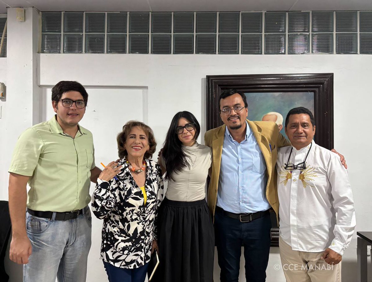 ManabiCce's tweet photo. 📌 Se realizó la primera sesión del Directorio 2025-2029.
Un espacio para seguir construyendo cultura en nuestro territorio.
👤 Directorio: Carlos Candela, Isabel Hernández, Ramiro Parreño, José Navarro y Josefa Palma.
#CCEManabí #UnidadCultural https://t.co/MGfEvrMuBU