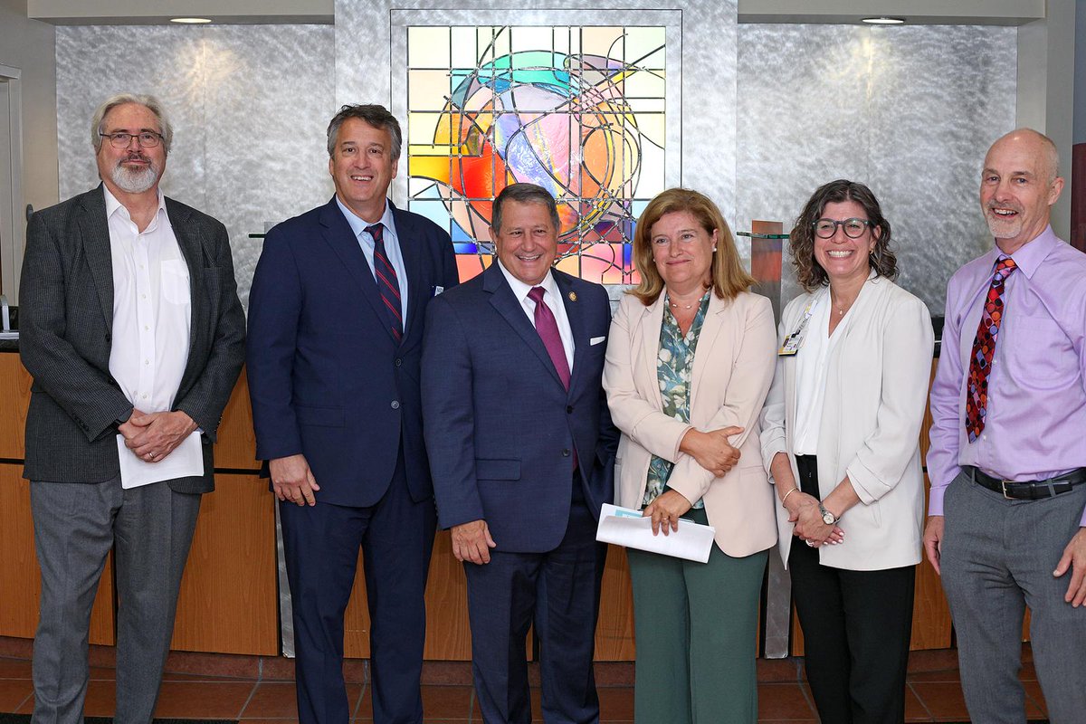 MarcoslabUr's tweet image. A pleasure to discuss the importance of #VisionScience &amp;amp; #NIH #NationalEyeInstitute support with Congressman @RepJoeMorelle  &amp;amp; @UofR  leaders.  Investing in eye research directly benefits patients &amp;amp; drives innovation and global &amp;amp; local economy @ARVOinfo @aao_ophth @NAEVRAdvocacy