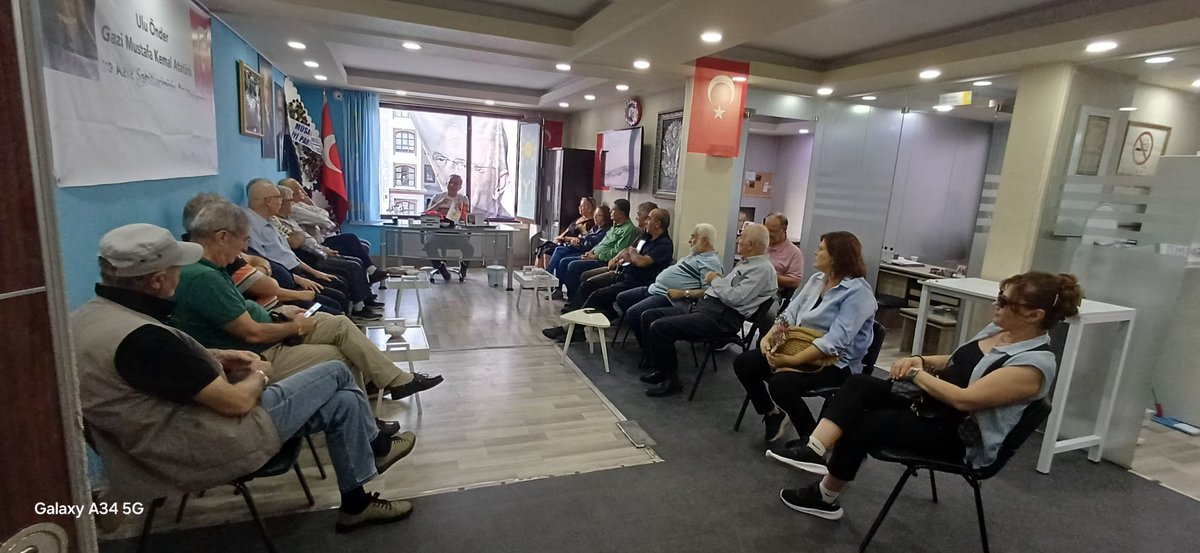iyipartikeciore tweet picture