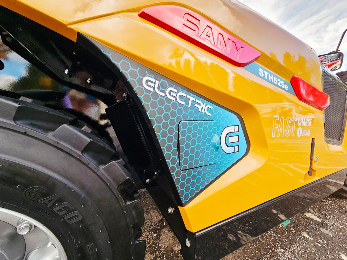 Setup is complete and we’re all ready for Vertikal Days 2025! We'll see you tomorrow.

#sany #Vertikaldays2025 #cranes #telehandler