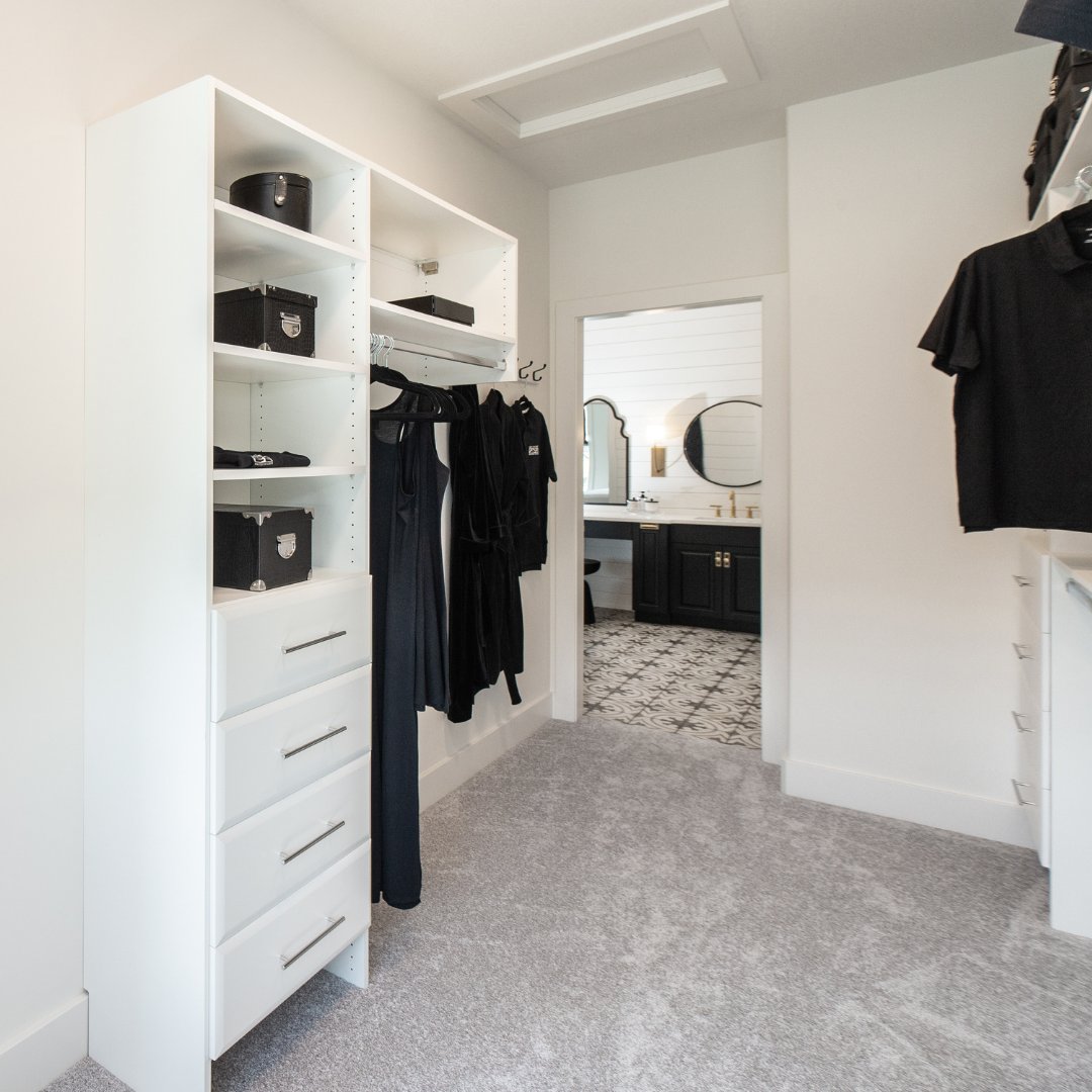 HillviewYEG's tweet image. Walk-in closets are one of the most personal parts of a custom home.
You can go classic with hanging rods and shelves, or take it further with a full vanity, built-in drawers, soft lighting, or even a full bathroom and washer and dryer.
#yeg #yegbuilders #customhome #walkincloset
