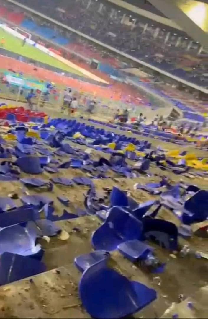 KimKimuntu's tweet photo. Oh lalalla ! On va encore débourser l argent 

#destruction https://t.co/y55H8fiD52