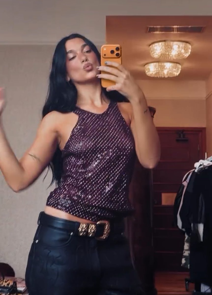 dualipacentral_'s tweet image. Eu quando sou a primeira diva pop inglesa-kosovar-albanesa a ter um Iphone 17 Pro 💋