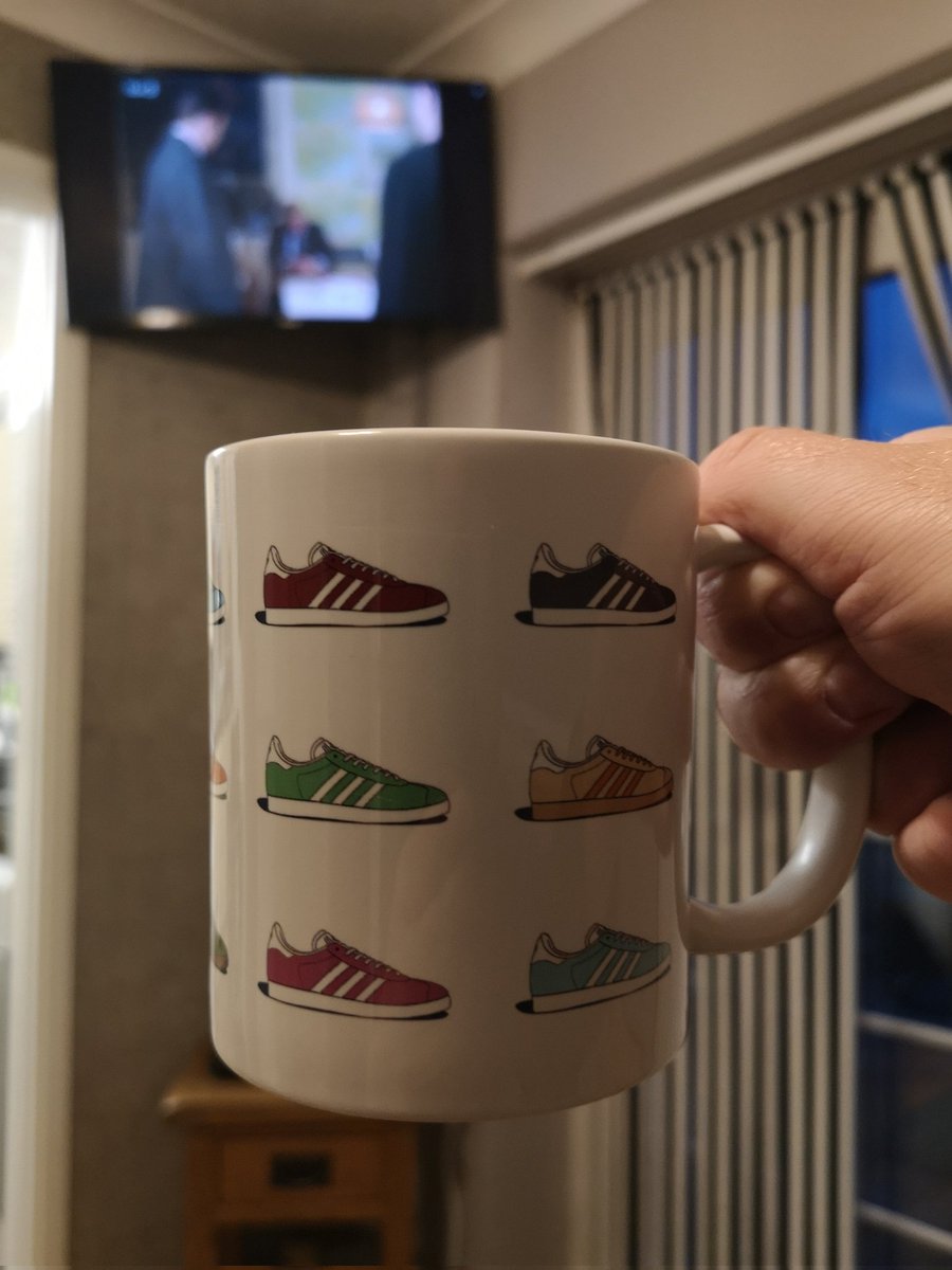 SeanWard86's tweet photo. Evening Peeps 👋🏻👍🏻
#CoffeeTime for me 😁😋☕👍🏻
#CoffeeLover #AdidasMug #CoffeeTime #TeleTime ☕📺 https://t.co/eumyNalqAs