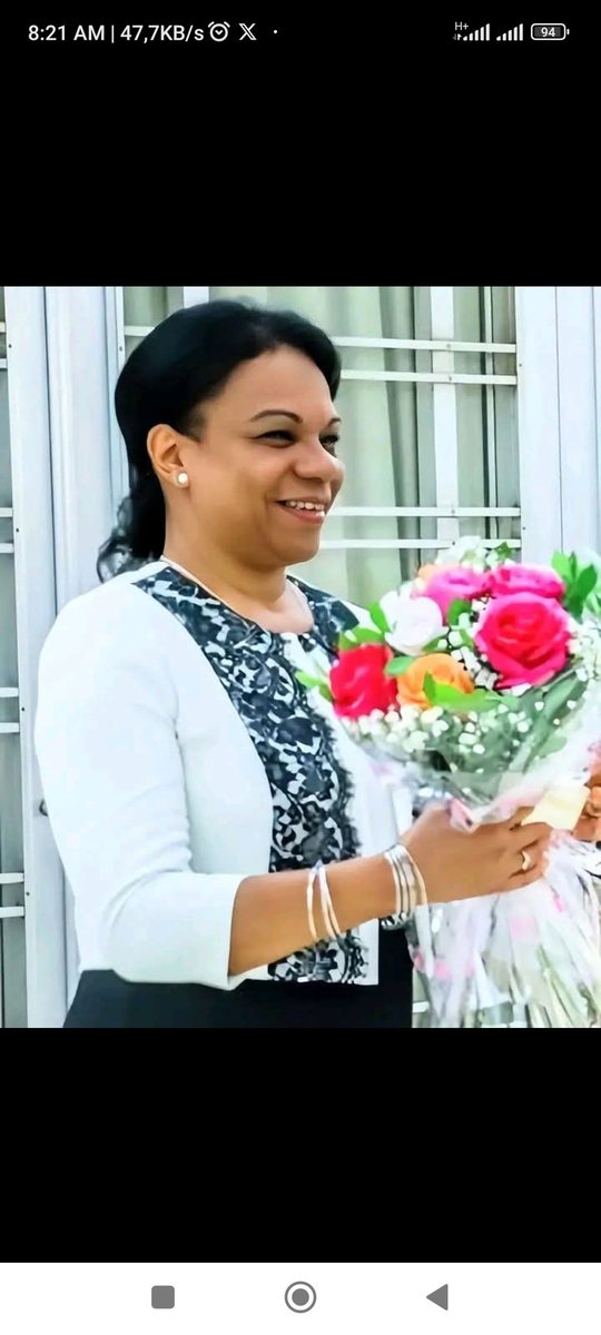 Muchísimas felicidades en tu cumpleaños, Inés María Chapman! una mujer de acero y miel, cuyo coraje y entrega inquebrantable a la Patria es faro de la Revolución. Lindo día!!!.
#SiempreSantiago
#SantiagoDeCuba
