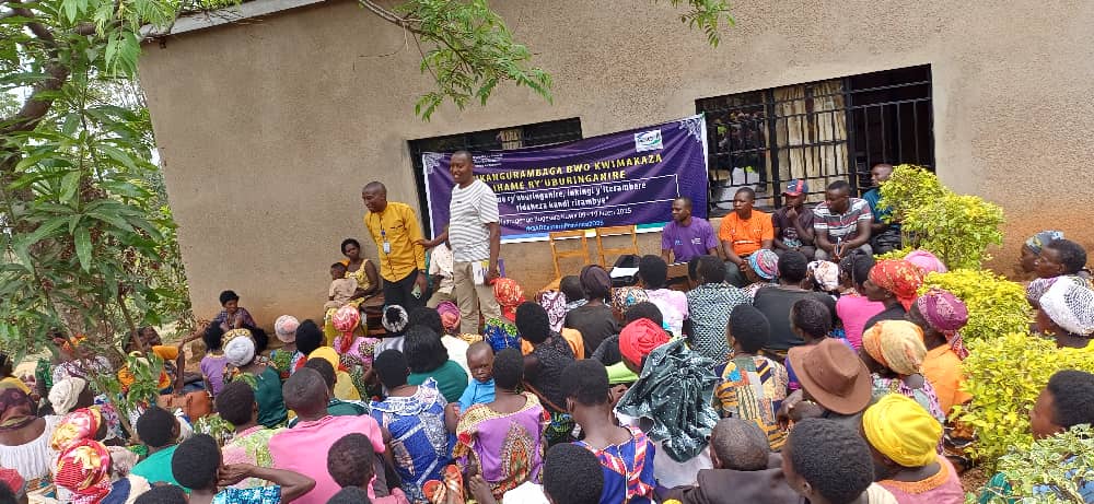 Umurenge wa Nyarugenge - Akarere ka Bugesera (@nyarugengebuges) on Twitter photo Kuri uyu wa kabiri 09/09/2025 Dutangiza icyumweru cy'irangamimerere mu murenge <a href="/NyarugengeBuges/">Umurenge wa Nyarugenge - Akarere ka Bugesera</a> twaganirije abaturage mu tugari twose, tubashishikariza gukumira amakimbirane mu miryango, Gusezerana ku miryango itarasezeranye, no kubahugura ku itegeko ry'umuryango Kuri uyu wa kabiri 09/09/2025 Dutangiza icyumweru cy'irangamimerere mu murenge <a href="/NyarugengeBuges/">Umurenge wa Nyarugenge - Akarere ka Bugesera</a> twaganirije abaturage mu tugari twose, tubashishikariza gukumira amakimbirane mu miryango, Gusezerana ku miryango itarasezeranye, no kubahugura ku itegeko ry'umuryango