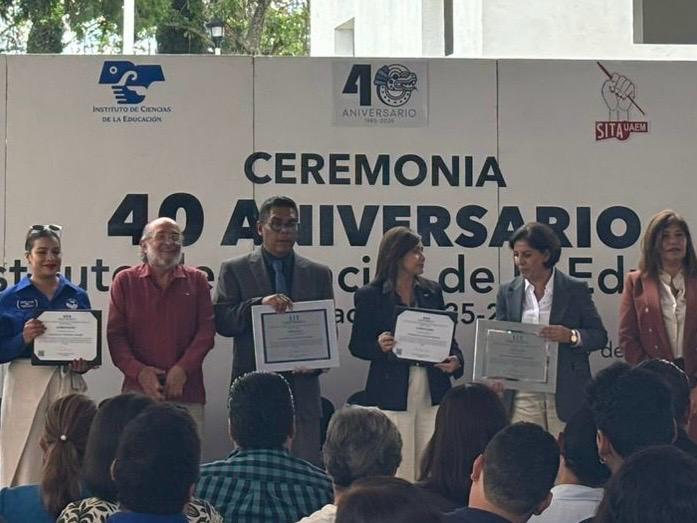 Hoy el Dr. Benito Guillén entregó los reconocimientos de acreditación a los programas de Lic. en la Enseñanza del  Inglés y Lic. en Ciencias de la Educación de la <a href="/uaemorelos/">UAEM</a>  ¡Felicidades a la comunidad de la #UAEM por su compromiso con la excelencia!  #acreditacion #evaluación