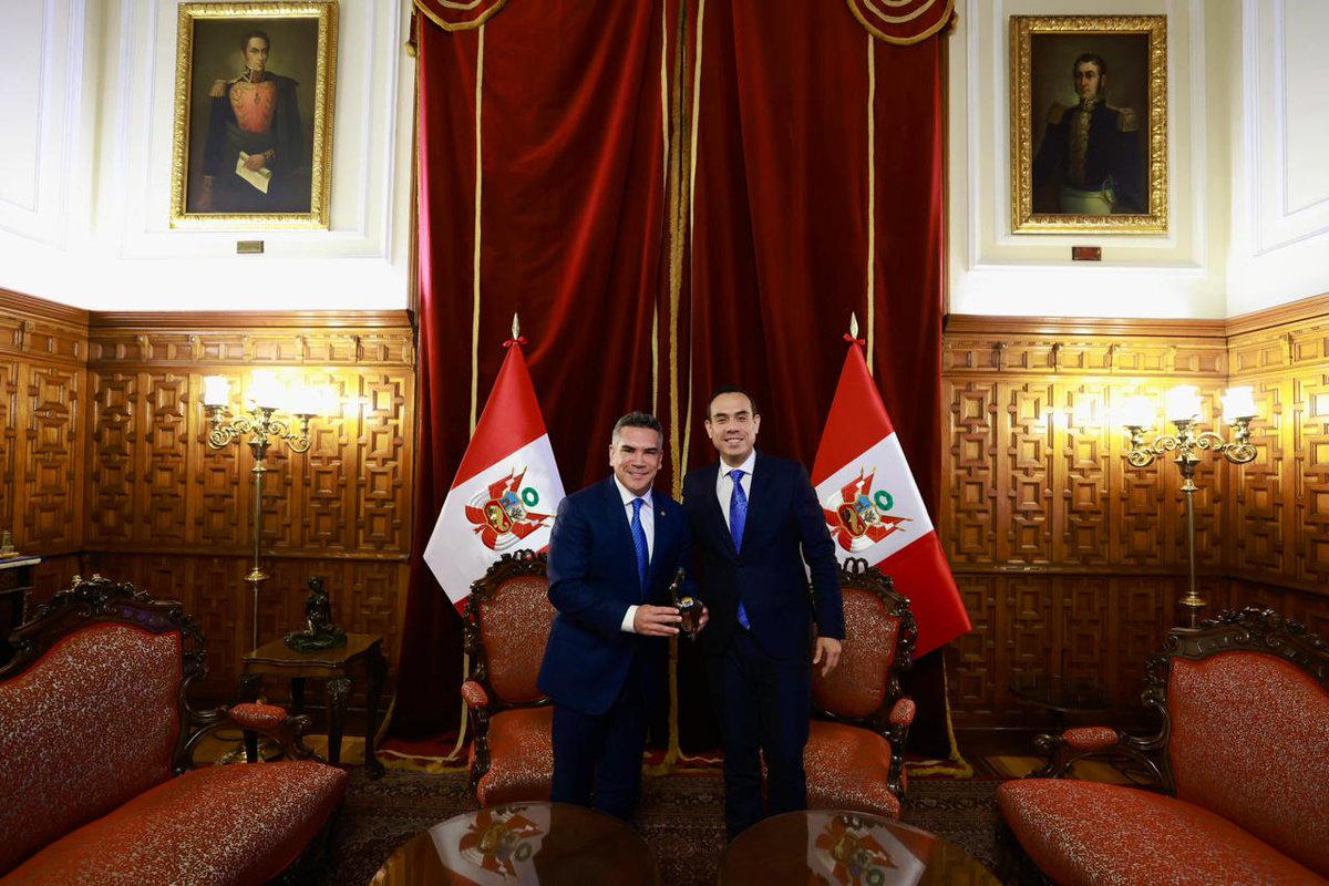 Una positiva reunión con el Presidente del Congreso de la República del Perú, @JoseJeriOre. Dialogamos sobre temas clave para México 🇲🇽 y Perú 🇵🇪, y reafirmamos nuestro compromiso con la defensa de la democracia, la seguridad y las elecciones libres en América Latina y el Caribe.