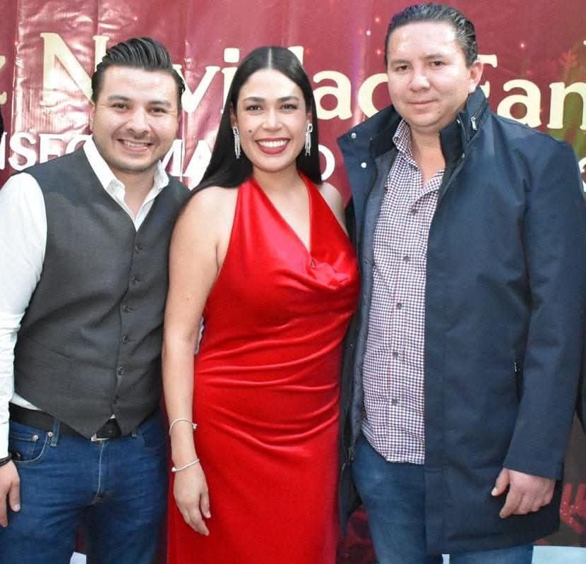 SoloLa_Neta's tweet photo. @rimoba engañado o Cómplice ?

Alberto Valdez Director del @OrganismoAyST encubre a Magaly Lara González Directora de Comercialización,se hacía acompañar de su actual pareja sentimental Valentín Iran Cervantes Arroyo, bajo los efectos del alcohol, en las calles de Cacalomacán. https://t.co/sZqFX3OCkg