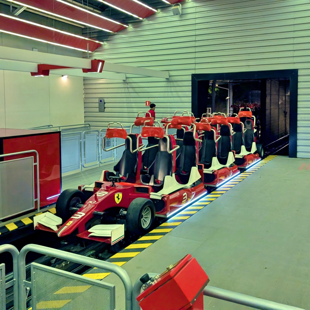 ¿Te atreves con la primera fila de Red Force 🎢 ?