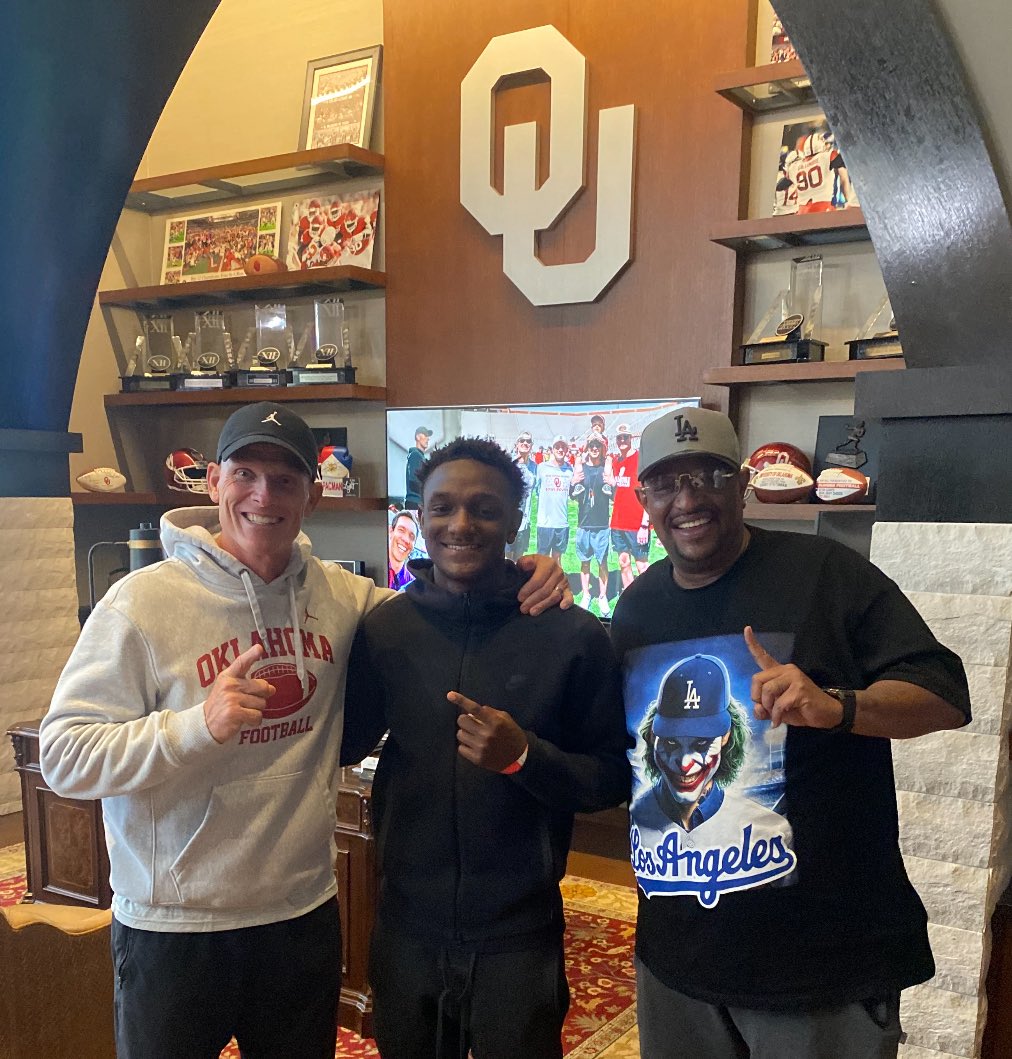 NEWS: One visit to Norman is all it took to give 2027 4-star WR Demare Dezeurn that feeling. 

He tells you why his decision to commit to the Sooners was “easy” here: on3.com/rivals/news/in…