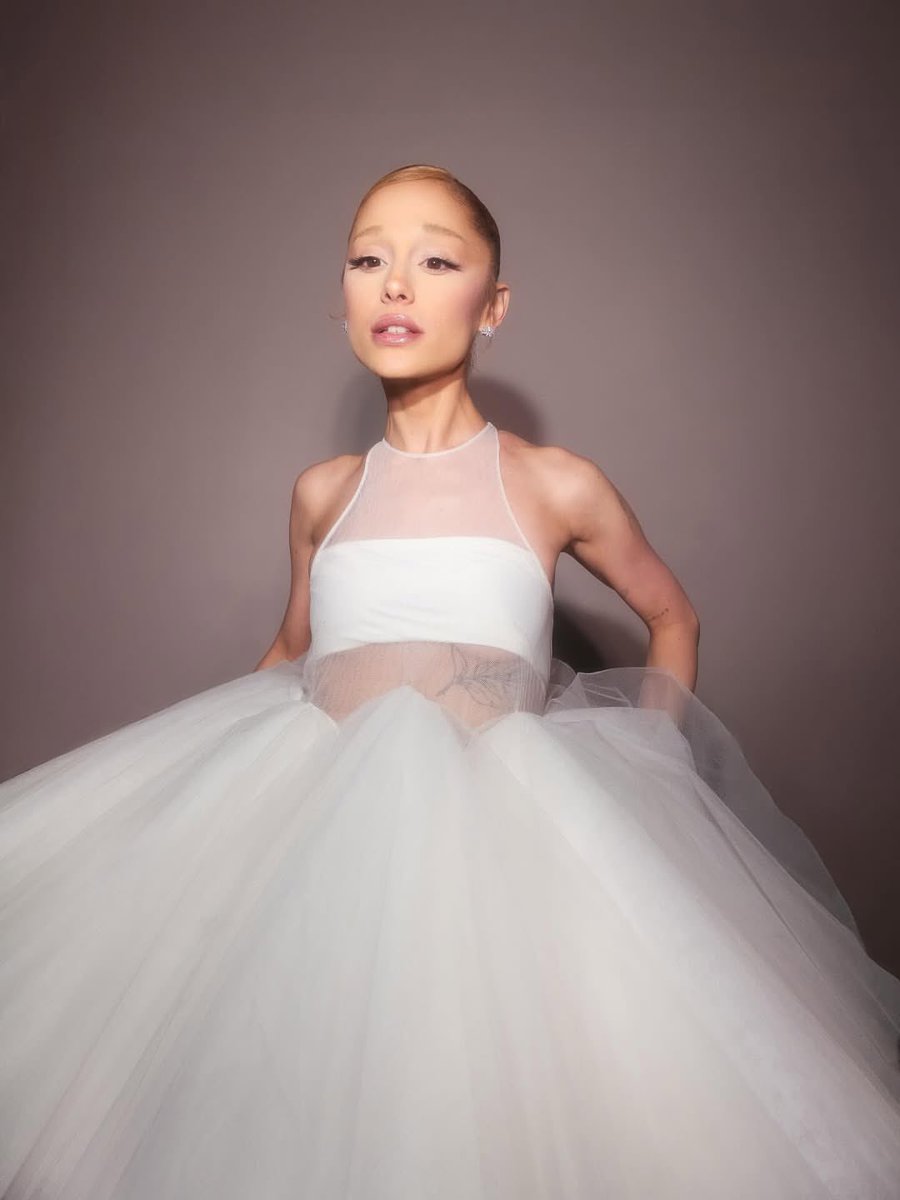 ArianaToday's tweet image. ariana grande via instagram