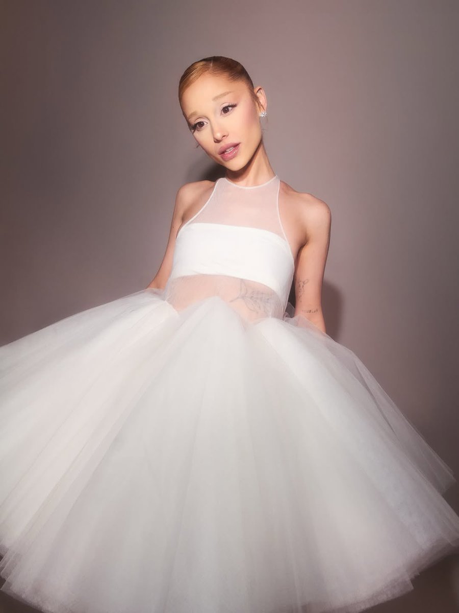 ArianaToday's tweet image. ariana grande via instagram