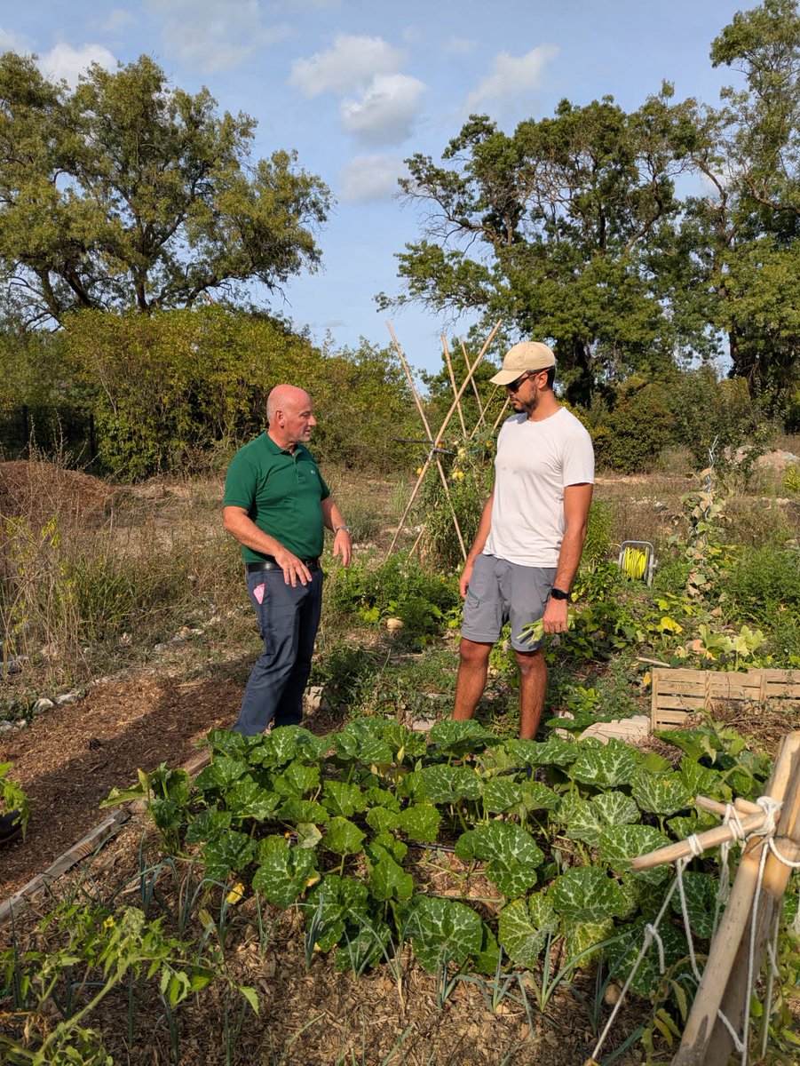 Dans une vie de maire, il y a des projets qui marquent.
Le jardin partagé de Caylus en fait partie.

Avec ses 6 000 m², c’est l’un des plus beaux et grands de France. Un lieu de rencontre, de partage et d’exemple.

À chaque fois que je m’y rends, je suis impressionné par ce qui,