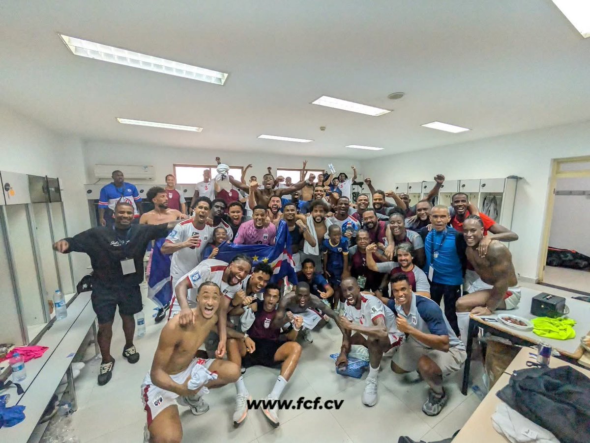 _NuhuAdams's tweet image. Cape Verde 🇨🇻 are on the brink of history! After beating Cameroon 🇨🇲 1-0 in Praia, the Blue Sharks are just one win away from a maiden FIFA World Cup spot. From AFCON debutants in 2013 to potential World Cup qualifiers — what a journey! 🌍⚽ #WC2026