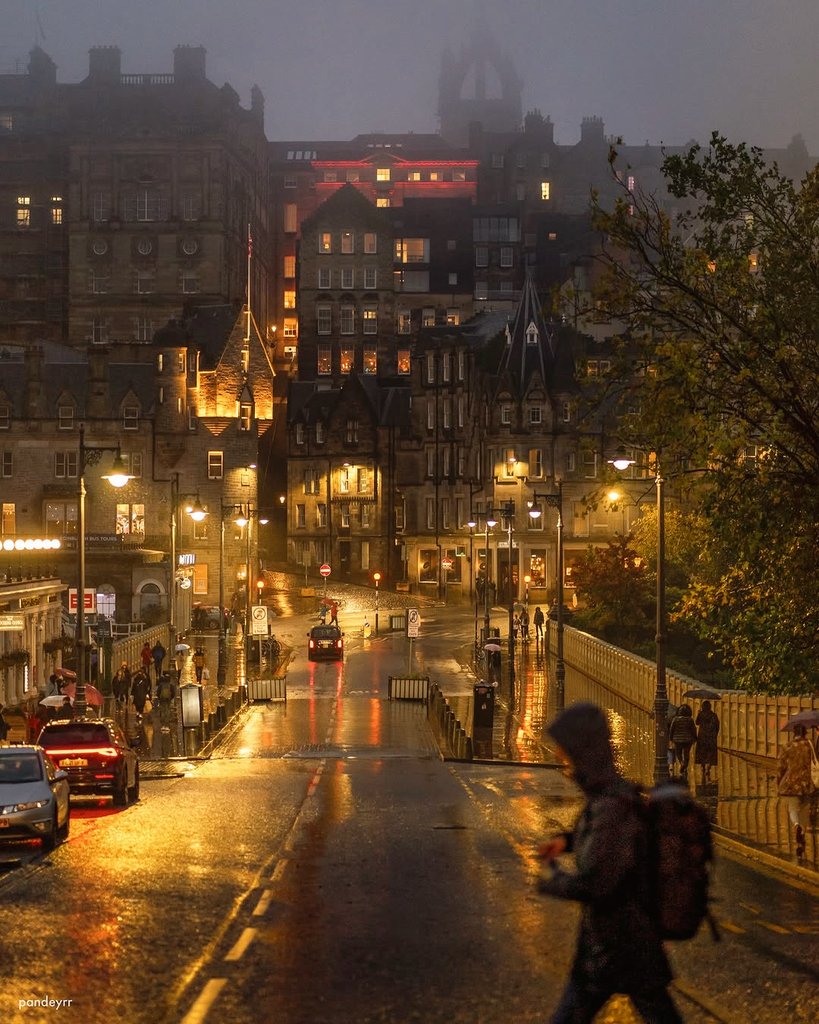 Edinburgh'ta bir akşamüstü.