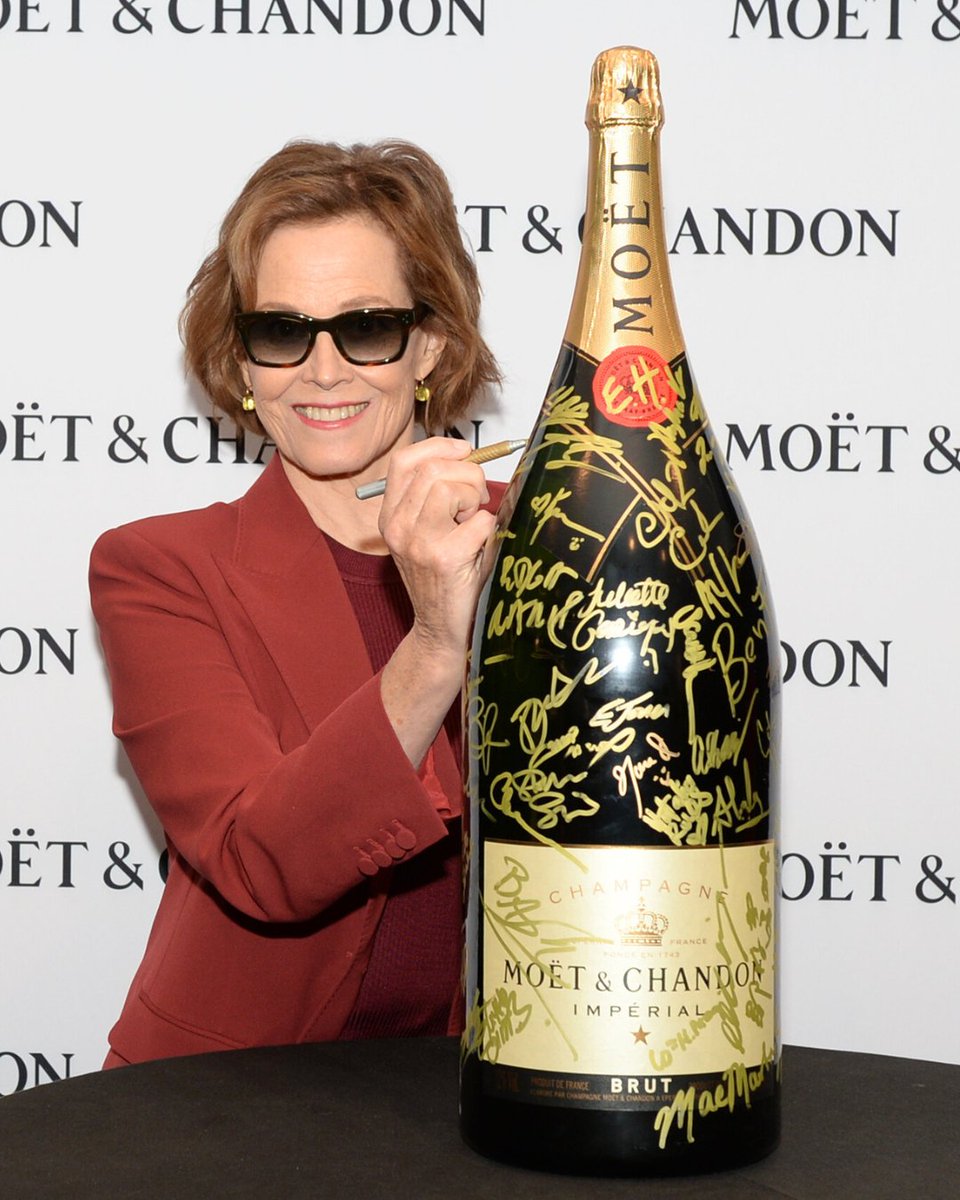 TheWrap's tweet image. The one-of-a-kind bottle will be auctioned with proceeds supporting #TIFF’s ‘Transform Together’ campaign, empowering diverse voices, nurturing the next generation of filmmakers and strengthening community connections through film.

🍾 @moetchandon
#ToastWithMoet #MoetChandon