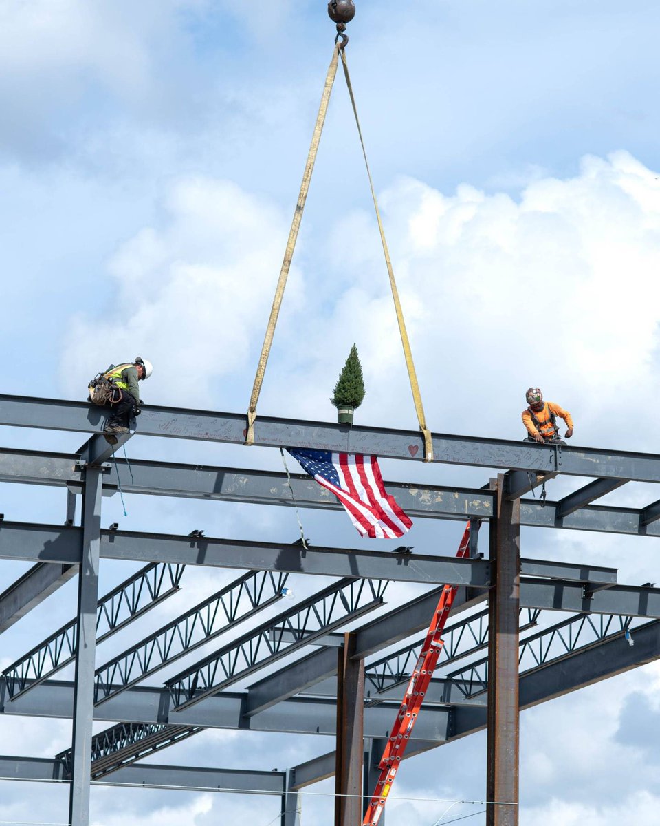 COA_Dolphins's tweet photo. Thank you to everyone who joined us for College of The Albemarle’s Topping Out Ceremony at the new Health Sciences Simulation Center!
🐬
Faculty, staff, students, and community members came together to sign the final beam before it was raised into place! More photos to come… https://t.co/drQnNJt3gs