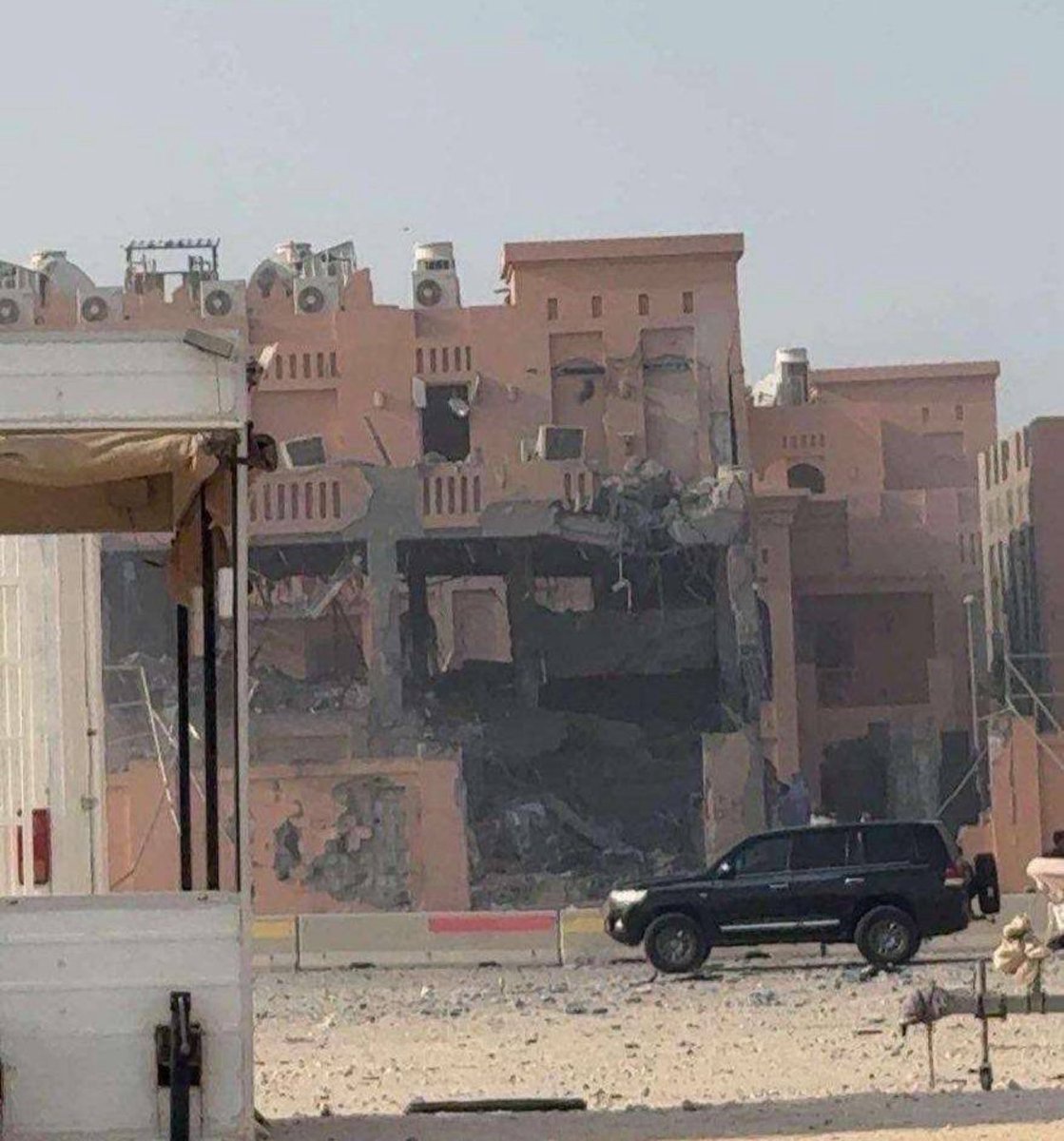 KamelGhanem10's tweet photo. السؤال هنا 🤔🤔 ال ١٥ #طائرة_اسرائيلية وصلو إلى #الدوحة  ازاى🤔  واين #الدفاع_الجوي القطرى اللى شفناه لما #ايران ضربت #القاعدة_الأمريكية هناك كدة وكدة🙄🙄 والله عيب مافيش #قمة_عربية طارئه للرد على العربدة دى😡😡 https://t.co/eTdTFdic14