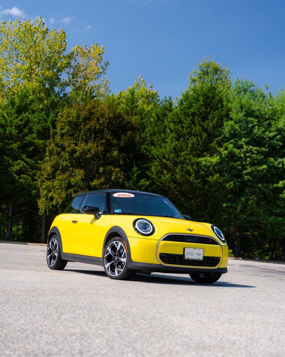 MINI_Warwick's tweet image. 🔥 In our certified pre-owned lineup, 2025 #MINICooperSHardtop2Door finished in Sunny Side Yellow on Nightshade Blue interior. Features Comfort Package, John Cooper Works Sport Seats, Signature Trim Plus, and lots more! ☀️

Visit #MINIOfWarwick today!