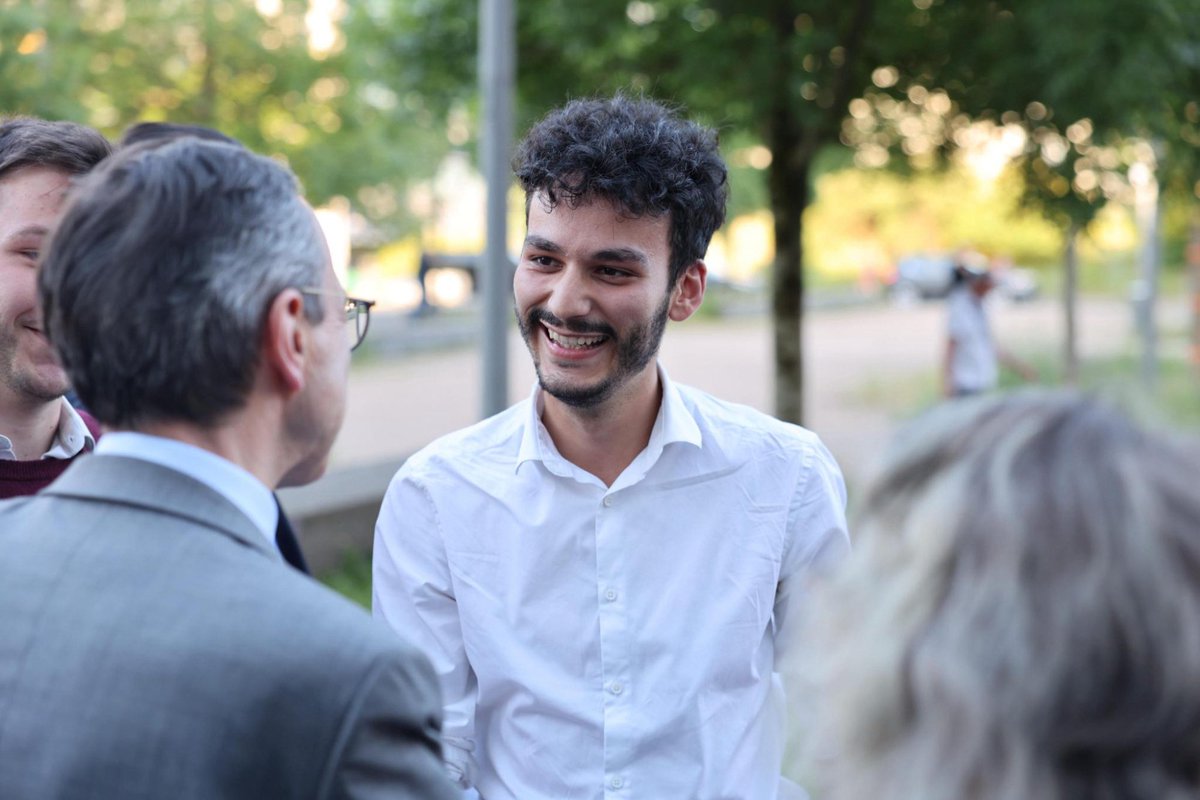 Félicitations cher @theo_saadi pour ta nomination comme président des <a href="/jeunesreps/">Les Jeunes Républicains</a>. Ton dynamisme et tes convictions seront des qualités précieuses pour reconstruire notre mouvement loin des querelles d'égos et des compromissions.

Merci à <a href="/DeliotManon/">Manon Deliot ☨</a>, qui a maintenu le cap des
