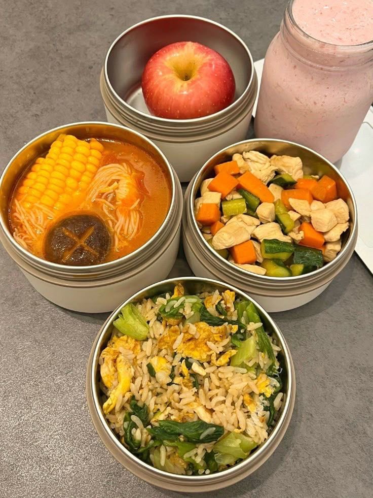 pokepirol's tweet photo. ¡Buenas tardes! disculpen por el almuerzo tardío, ¿cómo andamos hoy? ¿va tranquilo el día?

¿Cómo se ven dentro de 10 años? https://t.co/kJLIBU03Jl