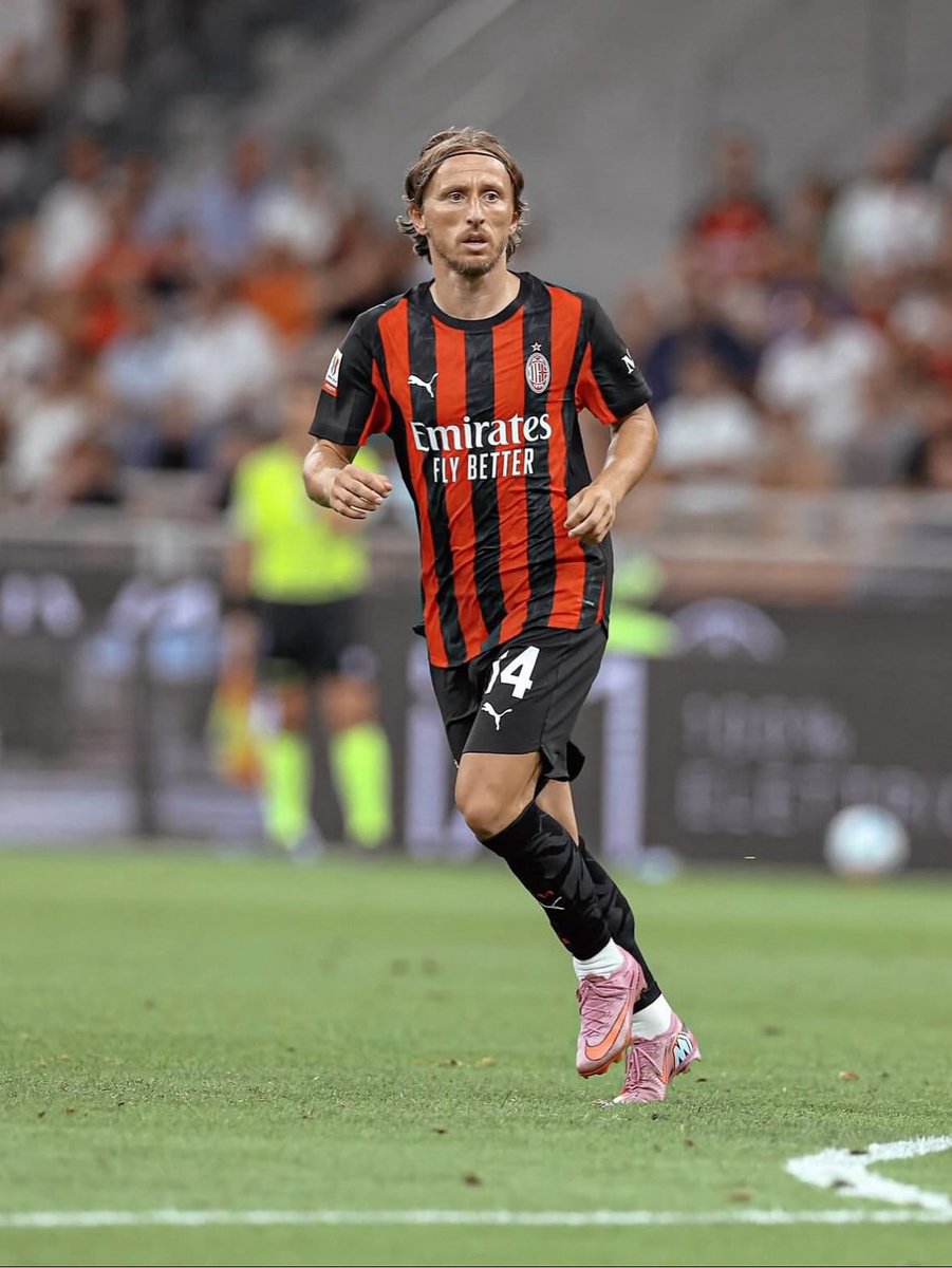 AcMilanVnz's tweet photo. 🎂🇭🇷 Felices 40 años, Luka Modric ✨ https://t.co/hu1e7nj13Z