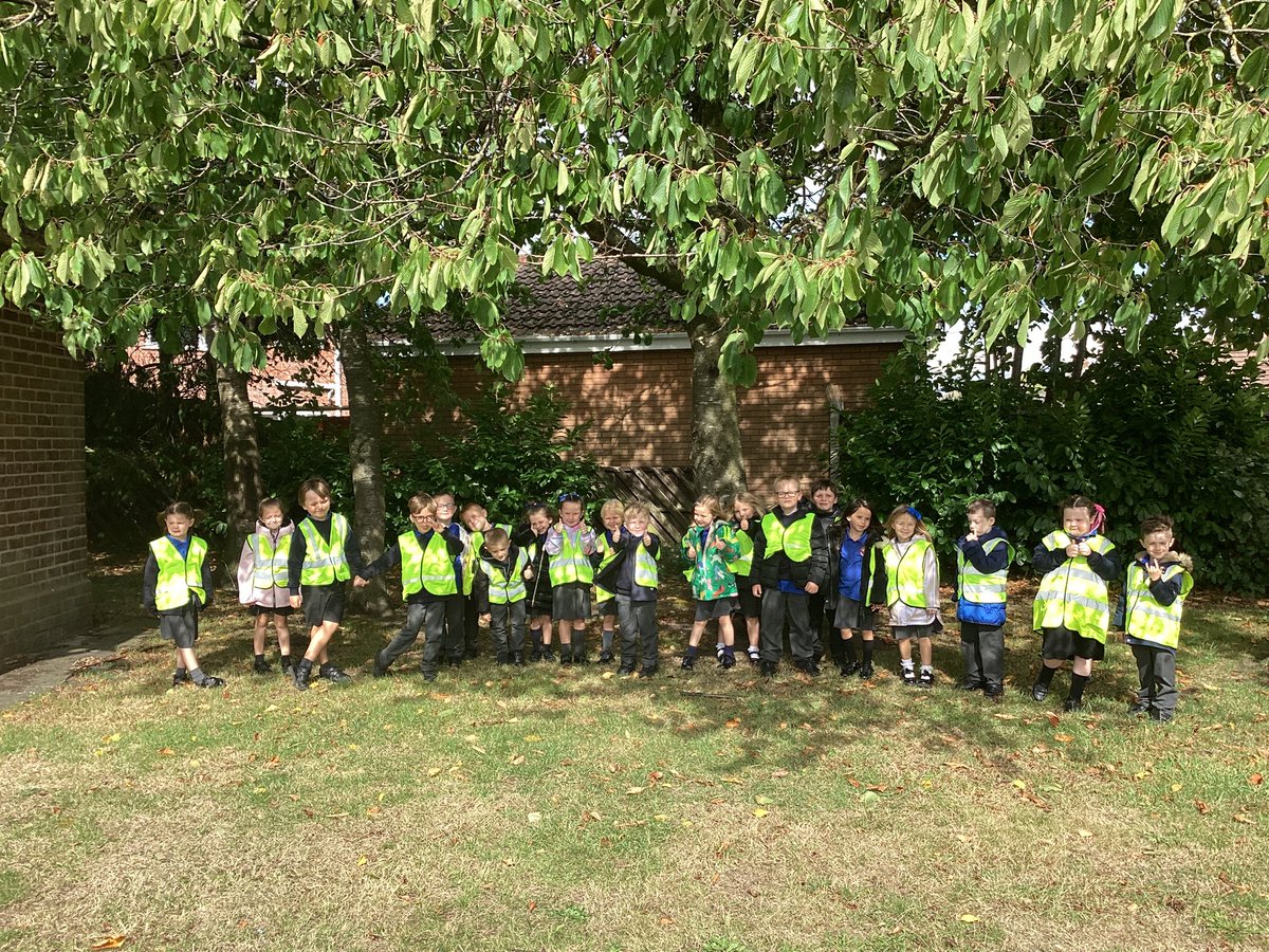 halebank_sch's tweet photo. What a lovely afternoon walk around Halebank identifying different shelters. Willow Class spotted lots of garages, sheds, houses, carports and bus shelters. We even had time to pop into the CoOp for biscuits #HBWillow #HBDandT #HBGeography https://t.co/UjZMsOKu00