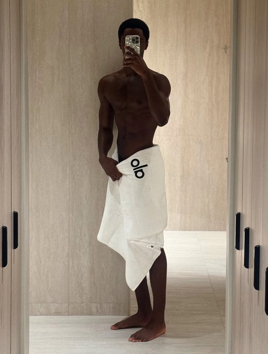 The problem is…. I want this chest, on this waist…😭🧍🏾‍♂️