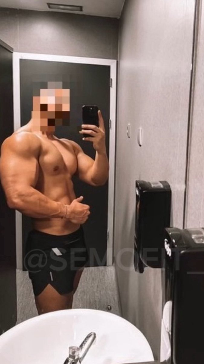 SEMOFIT_'s tweet photo. ‼️Comment j'ai commencé mon sport VS comment jlai terminé😳🚿

😱J'ME SUIS FAIT SUCER LE ZEUB PAR UN INCONNU DANS LES DOUCHES PUBLIQUES DMA SALLE DE SPORT😈💦

🌟La sextape est TROP LONGUE, j'vous l'ai posté juste ici👉🏽 https://t.co/vaj0EkOvZ7 🎁

🍿METS LE SON - Bon visionnage🤴🏽 https://t.co/r17Bx5Jpmf