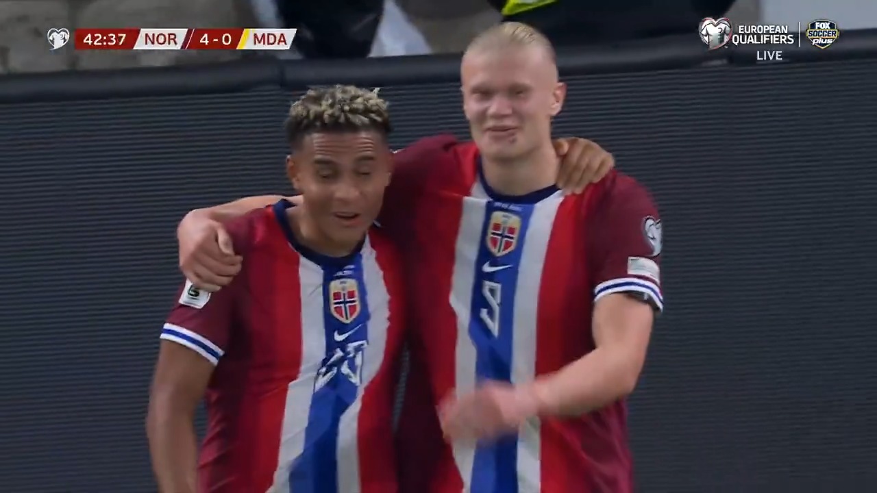 HAALAND HAT TRICK 🎩The lethal Norwegian striker chips this one in 🇳🇴