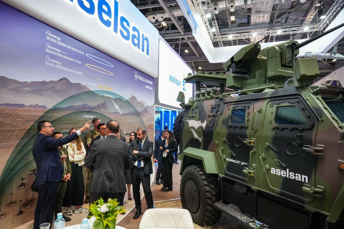 TurkishCentury's tweet image. DRONE HUNTER 💥 -- More #antidrone "hard kill" solutions from Türkiye! Here's #Aselsan's #KORKUT turret with 100/25mm #AirBurst rounds with a coaxial 7.62mm machine gun. Comes with AESA/EO for 360 convoy/point defense against #drones and other low flying threats. 🇹🇷 #DSEI2025