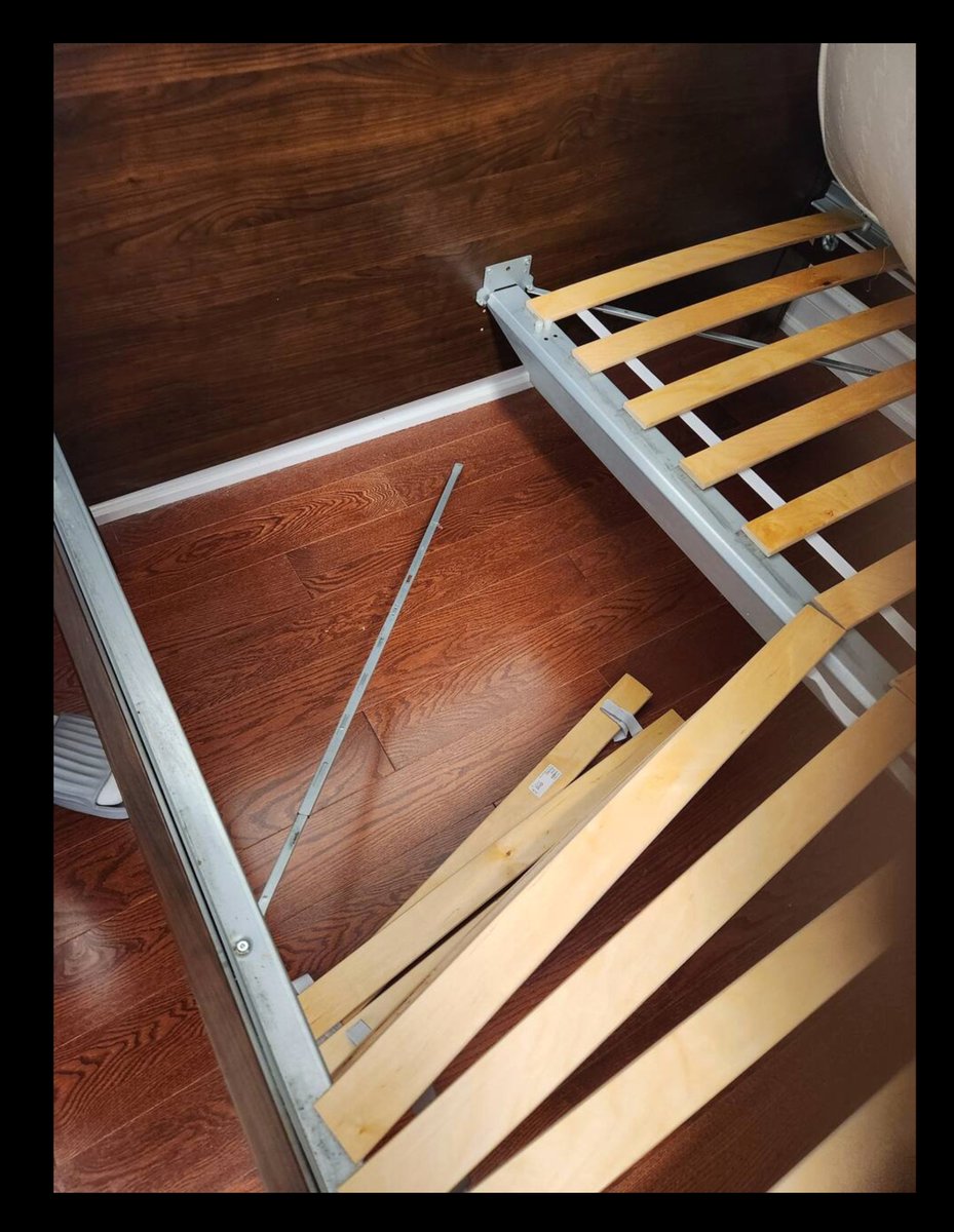 imbenhu's tweet photo. This is crazy, I'm getting extorted by an @Airbnb host claiming my "fatass" caused $2300 worth of damages to her cheap bed. Her evidence? Not only does it NOT show a broken bed (she moved the slats aside lol), but clearly showed the quality of this bed. @AirbnbHelp not helpful 🧵 https://t.co/V5ZJqezgfe
