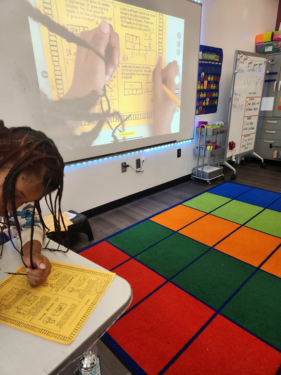smalldogmom57's tweet photo. Can you beat the master problem solver? A friendly competition 😉
#RISDDreamBig
#proud2beNRE
#3rdgrademath https://t.co/YhYpXuuliG