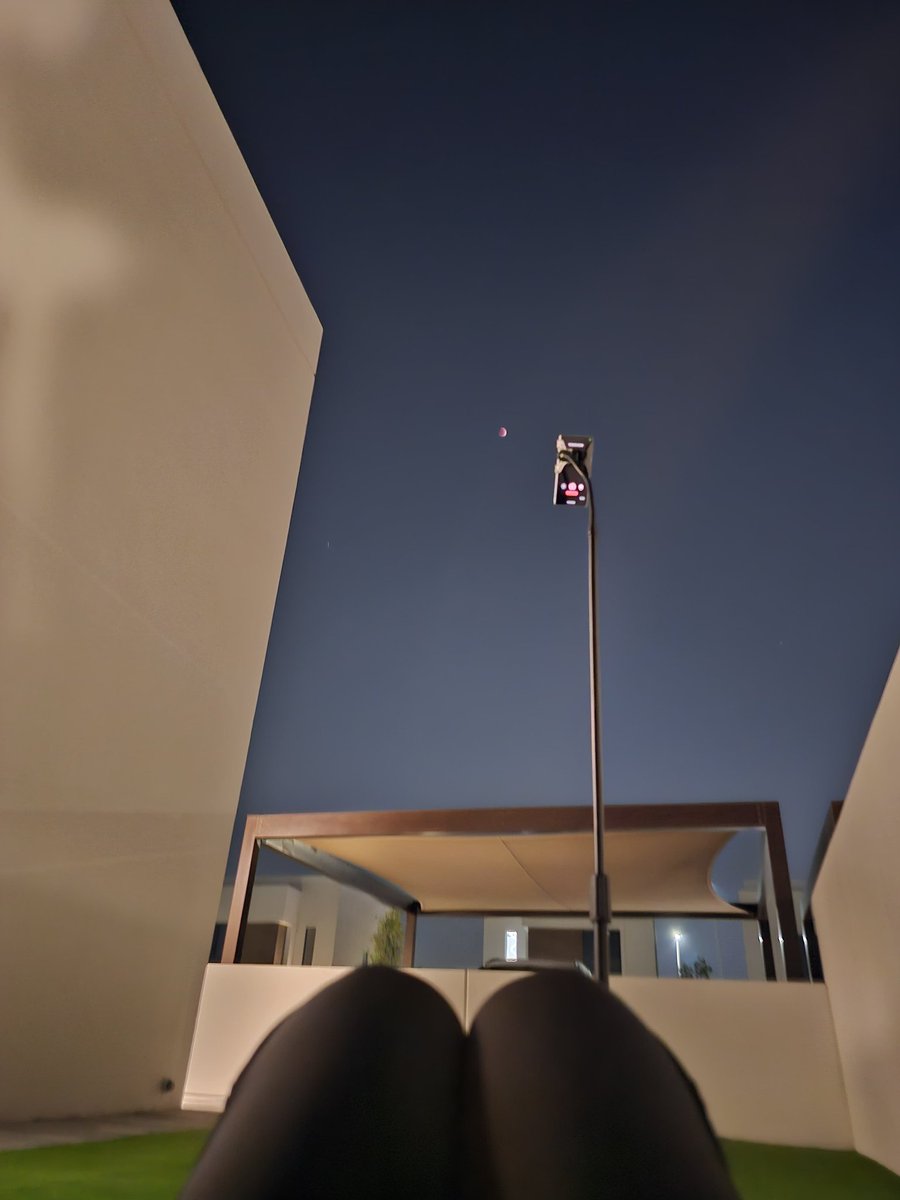 writes_Sabrina's tweet image. That time I caught the red blood moon whilst living in #minecraft

#LunarEclipse