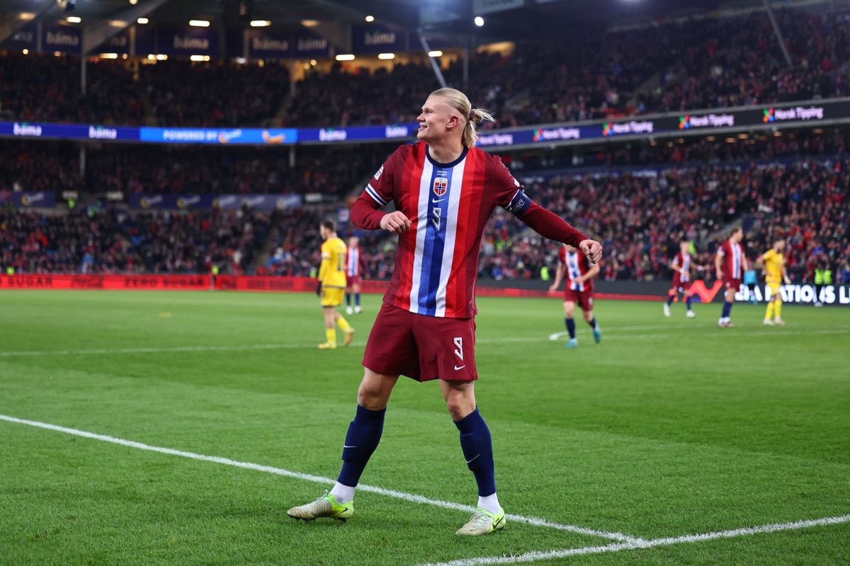 VibesFoot's tweet photo. ⚽️ 𝗤𝗨𝗜𝗡𝗧𝗨𝗣𝗟𝗘́ 𝗣𝗢𝗨𝗥 𝗘𝗥𝗟𝗜𝗡𝗚 𝗛𝗔𝗔𝗟𝗔𝗡𝗗 𝗔𝗩𝗘𝗖 𝗟𝗔 𝗡𝗢𝗥𝗩𝗘̀𝗚𝗘 ! 🇳🇴🤖

En ce début de saison, le Norvégien est en feu TCC : 🥵

🏟 5 matchs 
⚽️ 9 buts 
🎯 2 passes décisives https://t.co/Fg6ZH3Yuo1