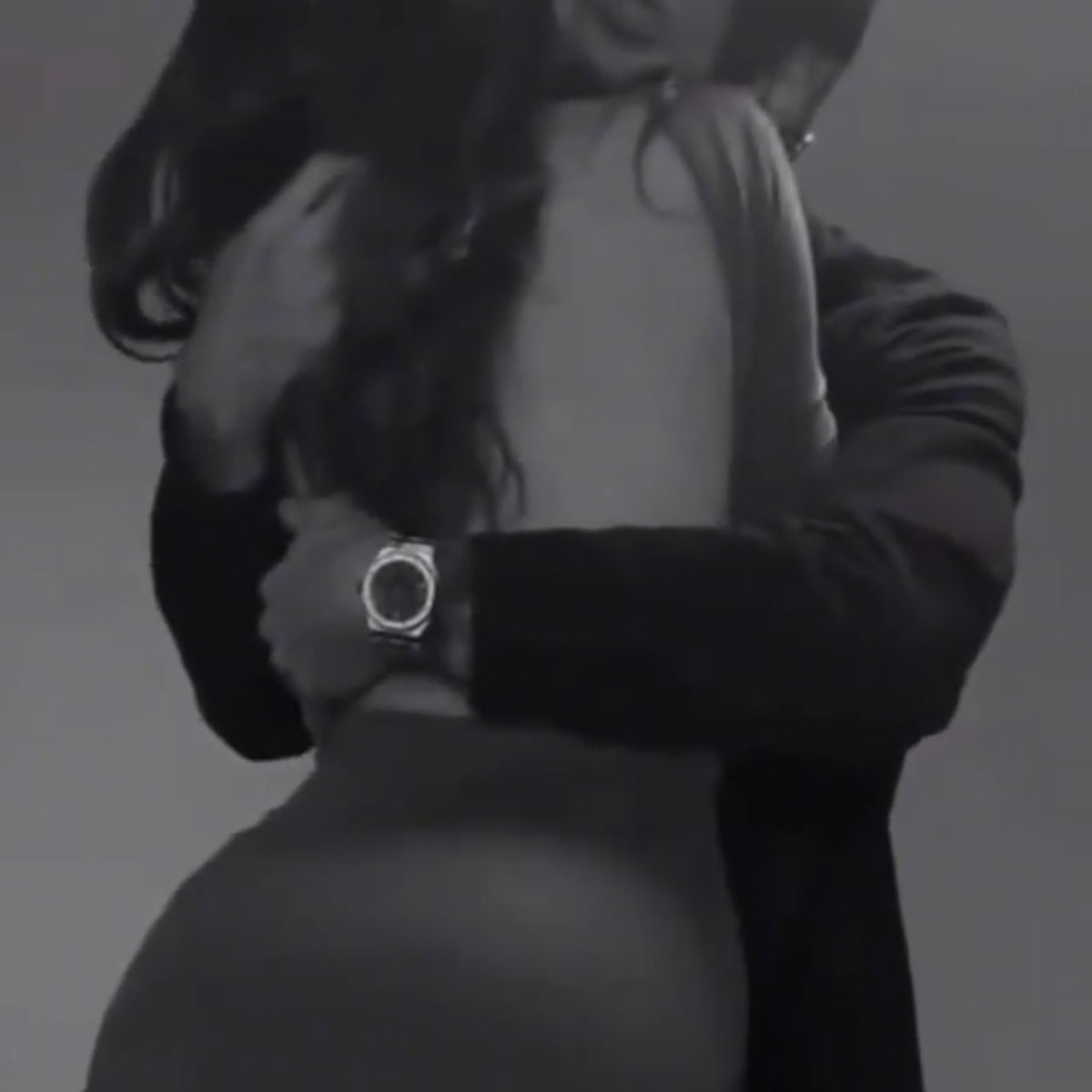 '
            ." ويلي على ضمةٍ منها تزين الأمور
            .تهدي النفس لـين يموت شيطانها "