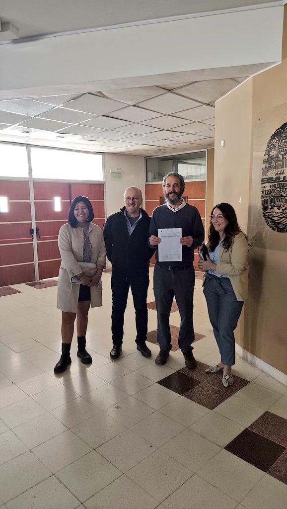 LuzMaaSarmiento's tweet photo. 👷🏻‍♂️👏🏽 Magistral @PabloSebaLopez, el ingeniero que incomoda al poder porque construyó un nuevo método para el análisis critico de las concesiones para exploración y explotación de litio en el Noroeste argentino ¿Electro-movilidad sustentable o acaparamiento verde? https://t.co/YKx7iXegWd