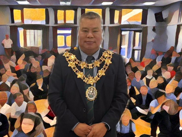 CroftJunior's tweet photo. An honour to welcome Bhim Sara, Mayor of Nuneaton and Bedworth to school today. He spoke to the children about his role and importance of democracy and took part in a Q&A session. #CroftJSValues #CroftJSPartnerships https://t.co/lyOUKJJELk